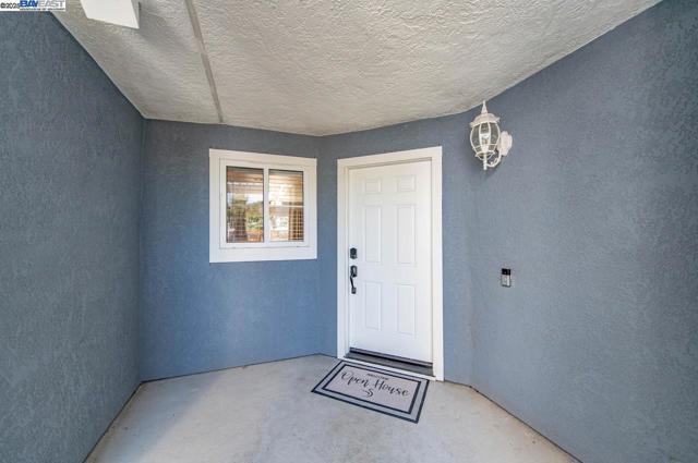 1749 Corte Sueno, Livermore CA: https://media.crmls.org/mediaz/f9b9d30b-1798-4826-96f9-0d1b7b92e39c.jpg