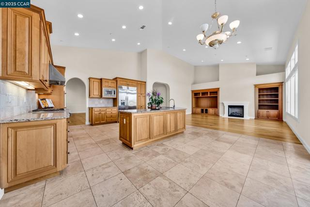 3322 Ashbourne Cir, San Ramon CA: https://media.crmls.org/mediaz/f9b9d340-7ff0-4316-a0df-52151281b576.jpg