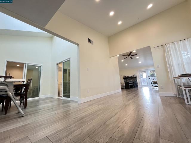 120 Bonita Ct, Rodeo CA: https://media.crmls.org/mediaz/f9b9f49b-c688-461a-9ab4-63434f65a274.jpg