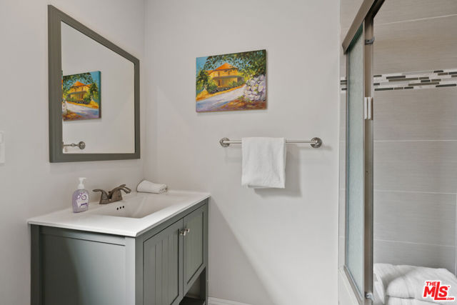 1301 S Hudson Avenue, Los Angeles CA: https://media.crmls.org/mediaz/f9ba384c-8ed5-4ccf-bb60-0ae5d996c29a.jpg