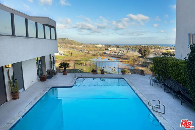 23901 Civic Center Way, Malibu CA: https://media.crmls.org/mediaz/f9ba5acb-78d0-4992-95cd-9fd4886f4195.jpg
