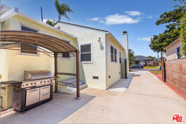 6506 W 82nd Street, Los Angeles CA: https://media.crmls.org/mediaz/f9ba7522-d32f-4381-ac6e-2206611cbd44.jpg