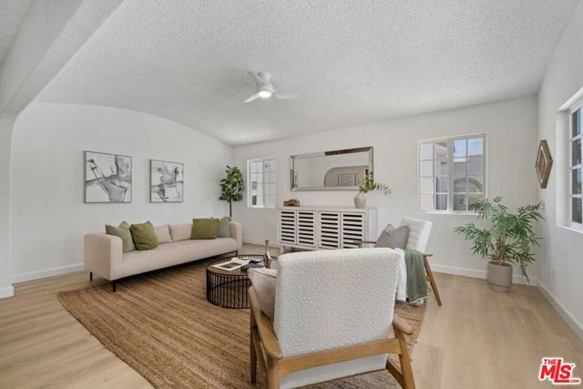 3588 Helms Avenue, Culver City CA: https://media.crmls.org/mediaz/f9bb0e0a-cdcc-4aa0-83a7-e2d17031eb6e.jpg