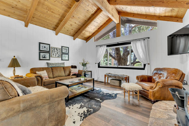 25440 Rim Rock Road, Idyllwild CA: https://media.crmls.org/mediaz/f9bb805d-26a9-4ed2-bae4-518fb0742393.jpg