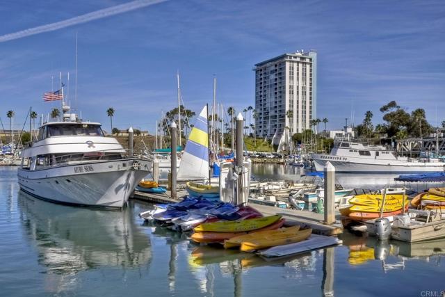 3796 San Ramon Dr, Oceanside CA: https://media.crmls.org/mediaz/f9bb9b27-b1d6-4a1d-97d7-efb31deee70c.jpg