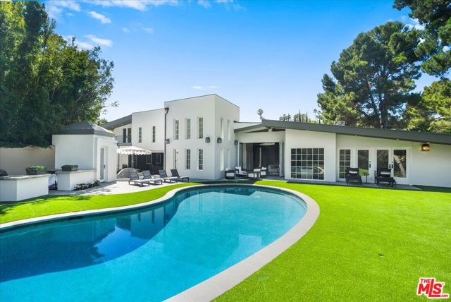 1100 Pine Drive, Beverly Hills CA: https://media.crmls.org/mediaz/f9bbf56a-048d-4123-b0f8-726dc3bcbee1.jpg