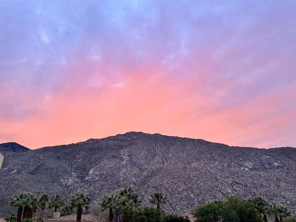 https://media.crmls.org/mediaz/f9bc66c6-d755-48d2-bc57-0ee5fa1704e1.jpg?preset=X-Large