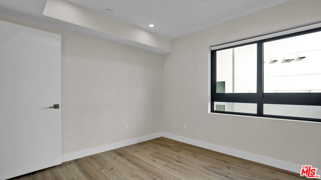 846 S Mariposa Avenue, Los Angeles CA: https://media.crmls.org/mediaz/f9bca9b6-1849-4063-8c09-ee3cae9f7d46.jpg