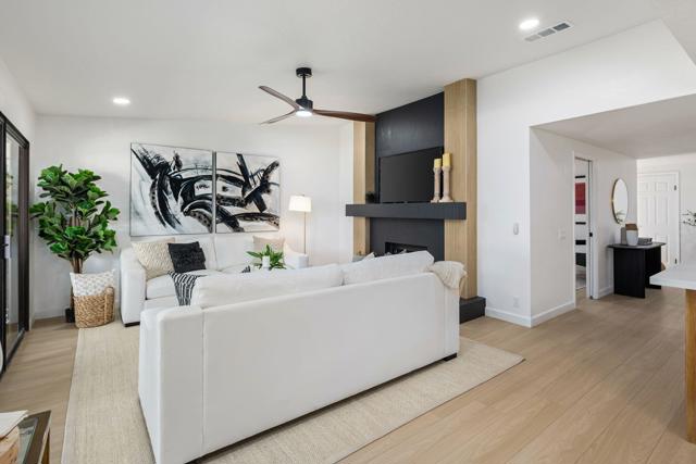 4 Maximo Way, Palm Desert CA: https://media.crmls.org/mediaz/f9bd131f-88b8-485d-bb6b-cc0dad8af98f.jpg