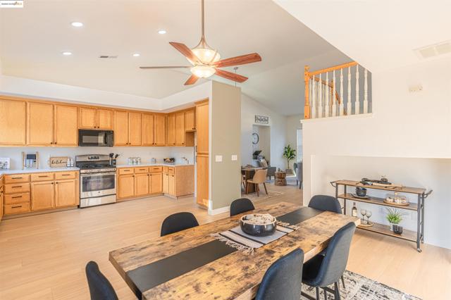 5425 Spur St, Riverbank CA: https://media.crmls.org/mediaz/f9bd6f46-dc05-4437-8bbc-f71c4c7b67c8.jpg