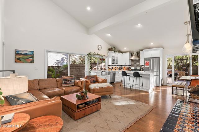 3348 Holloway Street, Newbury Park CA: https://media.crmls.org/mediaz/f9bd79d0-9070-461e-aa81-f0dd2d0e4011.jpg