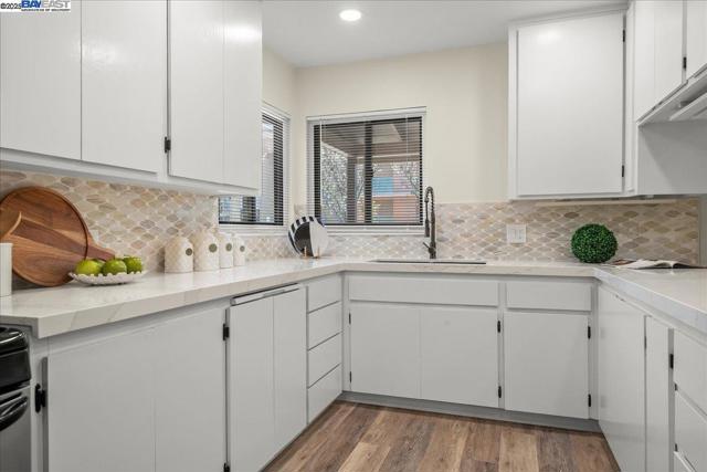41351 Fremont Blvd, Fremont CA: https://media.crmls.org/mediaz/f9bdd95c-b174-4285-bbc4-01296f37d26d.jpg
