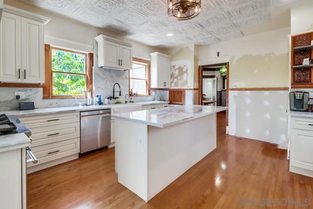 305 F Avenue, National City CA: https://media.crmls.org/mediaz/f9bed4d9-e4cd-4c5f-acf5-cf1bf12408e6.jpg