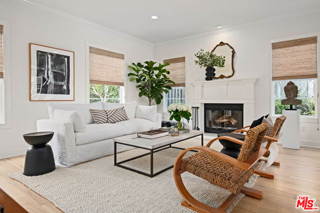 28870 Hampton Place, Malibu CA: https://media.crmls.org/mediaz/f9c06134-a3a0-4a43-a54c-28d8091ec7b8.jpg