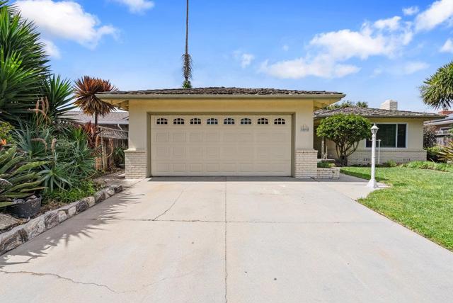 1052 San Simeon Drive, Salinas CA: https://media.crmls.org/mediaz/f9c08587-2872-4c58-bf79-d3e6cff7bd1e.jpg