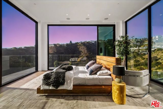 1565 Haslam Terrace, Los Angeles CA: https://media.crmls.org/mediaz/f9c0dcac-f526-486d-8e92-8a4d21704a2f.jpg