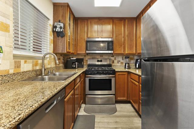 530 Calle Montecito, Oceanside CA: https://media.crmls.org/mediaz/f9c0f688-e46c-4f47-89f5-dd7af32fdf38.jpg