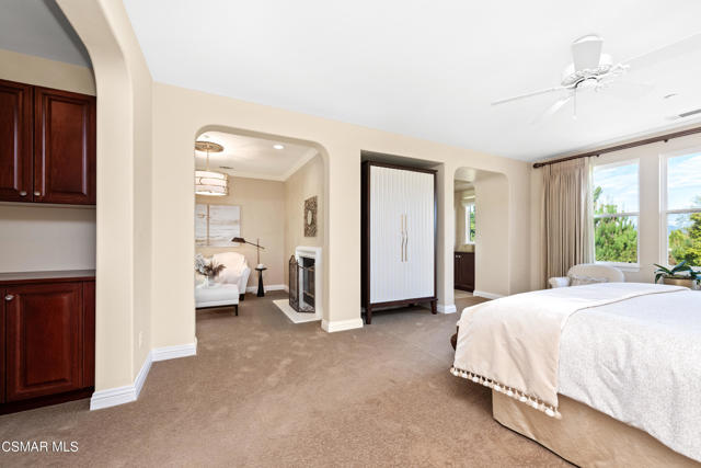 1008 N Country Club Drive, Simi Valley CA: https://media.crmls.org/mediaz/f9c120a4-f132-4deb-b4f1-402be955bfdb.jpg