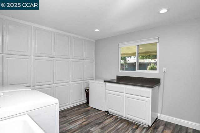 2280 Concord Ave, Brentwood CA: https://media.crmls.org/mediaz/f9c14976-105e-4afe-880e-6a60170634b3.jpg