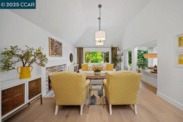 33 Los Arabis Circle, Lafayette CA: https://media.crmls.org/mediaz/f9c19c70-68ac-4452-8b30-d00d0c3c8bec.jpg