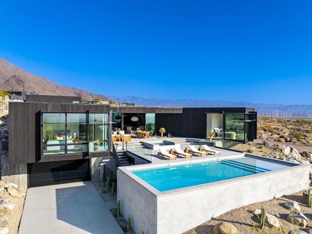 2085 Desert Flower Court, Palm Springs CA: https://media.crmls.org/mediaz/f9c20ceb-337c-4611-b6ef-df5b06751768.jpg