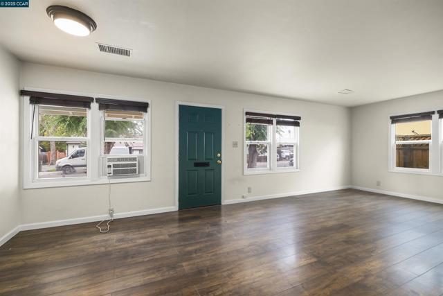 2656 Garden Ave, Concord CA: https://media.crmls.org/mediaz/f9c2264e-bae5-4446-9026-f58113f0b2de.jpg