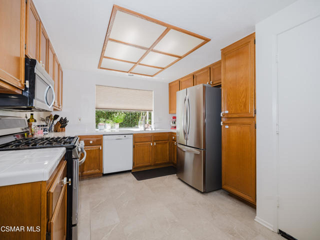 552 Fairfield Road, Simi Valley CA: https://media.crmls.org/mediaz/f9c2702b-8a6b-4ea5-b696-c11b1e5c8665.jpg