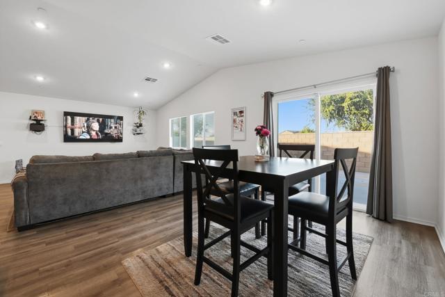 Detail Gallery Image 8 of 30 For 1262 Allegiance Ave, Hemet,  CA 92543 - 4 Beds | 2/1 Baths