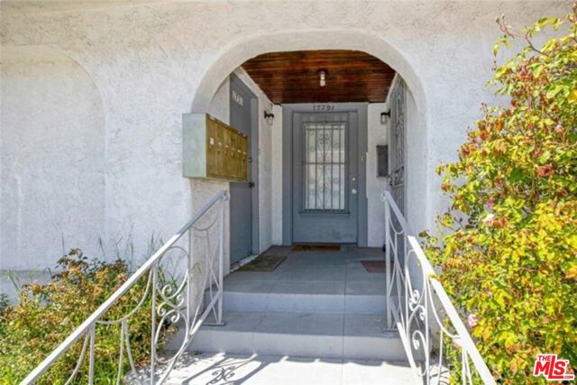 Image 3 for 1729 S Kingsley Dr, Los Angeles, CA 90006