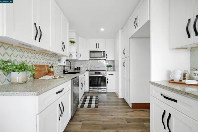 5929 Harbor View Ave, San Pablo CA: https://media.crmls.org/mediaz/f9c33cd6-d337-4d67-8127-0930476f0189.jpg