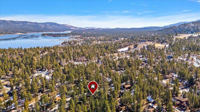 40123 Hillcrest Drive, Big Bear CA: https://media.crmls.org/mediaz/f9c3894f-20cb-4d0d-8ecb-650f22bdbc7f.jpg