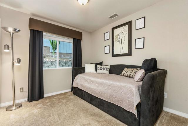 220 Journeys End, Vista CA: https://media.crmls.org/mediaz/f9c3c5d6-feea-4c72-ac38-60035dc5ff14.jpg