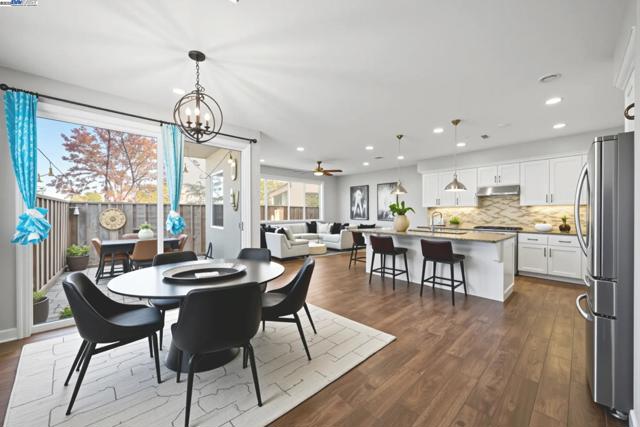 8563 Schooner Way, Newark CA: https://media.crmls.org/mediaz/f9c42f92-b3ad-46d4-af66-38d0d3d68a22.jpg