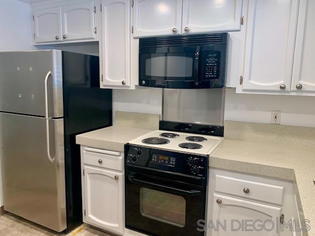 16599 Caminito Vecinos, San Diego CA: https://media.crmls.org/mediaz/f9c5a6bb-f697-4d6e-85b2-51a4f5e64bf9.jpg