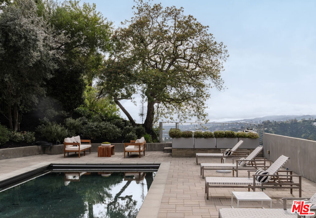 1575 Carla Ridge