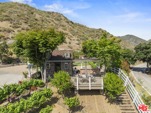 25730 Sand Canyon Road, Santa Clarita CA: https://media.crmls.org/mediaz/f9c5eaa9-1187-41aa-8608-109cae6042d9.jpg