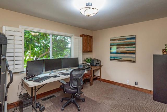 Image 21 of 48 For 12467 Creekview Court