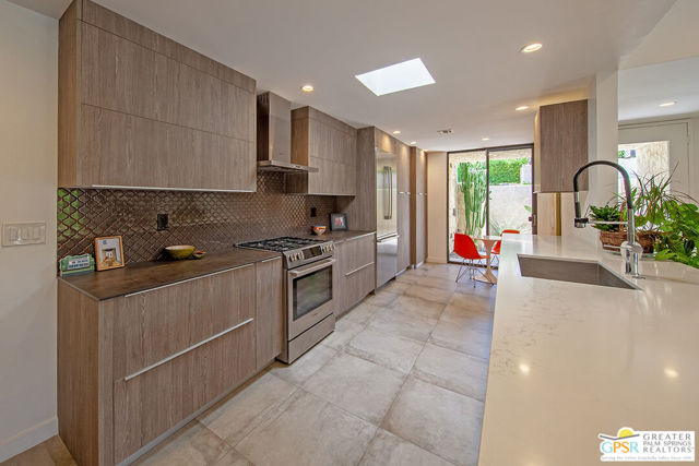 431 N Calle Rolph, Palm Springs CA: https://media.crmls.org/mediaz/f9c6542a-67c4-4a5b-9d15-df94c3d46fd6.jpg