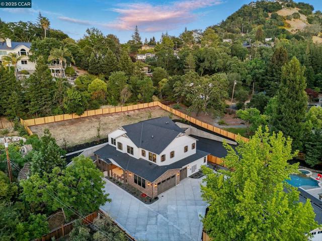180 Castle Hill Ranch, Walnut Creek CA: https://media.crmls.org/mediaz/f9c674f6-1060-4354-8989-3ebdc4b7cb54.jpg