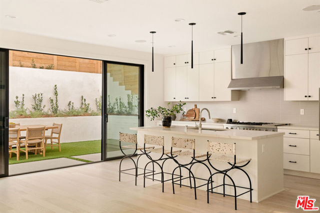 1615 N Coronado Street, Los Angeles CA: https://media.crmls.org/mediaz/f9c6c84c-a73f-4e82-8f75-5019f8e869f8.jpg