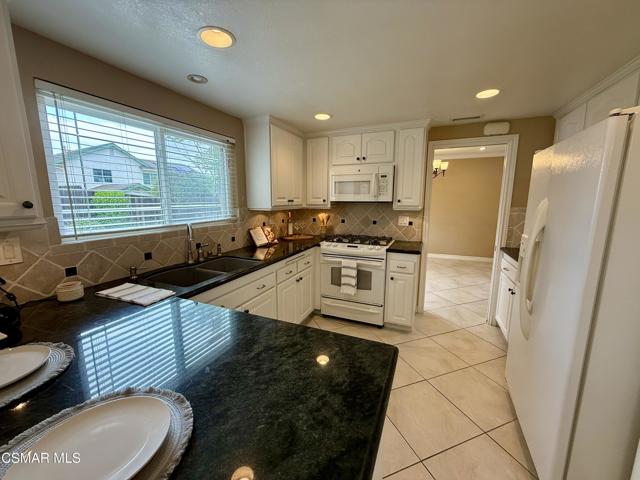 806 San Simeon Drive, Newbury Park CA: https://media.crmls.org/mediaz/f9c6da98-ea39-4b9e-abaa-874e28decd3d.jpg
