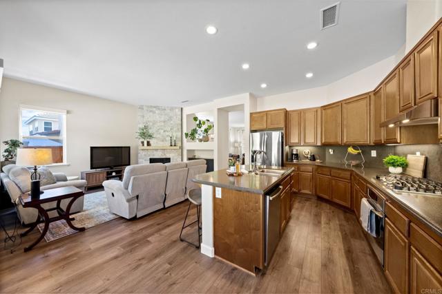 2710 Valleycreek Drive, Chula Vista CA: https://media.crmls.org/mediaz/f9c71f13-488b-4f3d-b225-67be71301c05.jpg