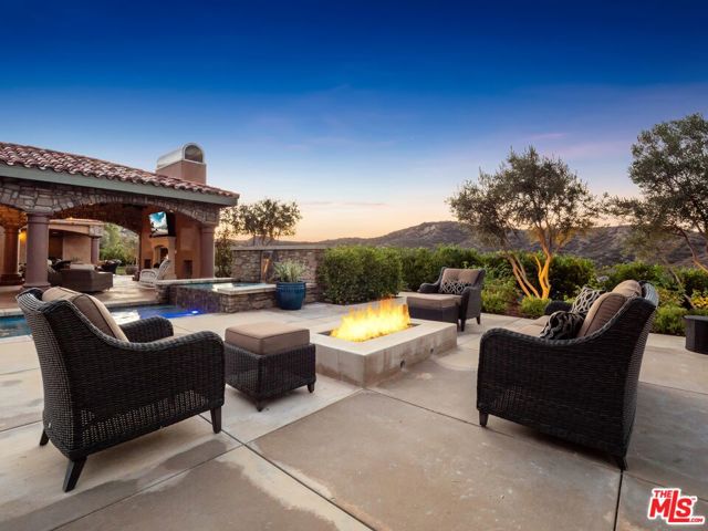 27023 Rolling Hills Avenue, Canyon Country CA: https://media.crmls.org/mediaz/f9c724ce-c97e-469a-8774-e3356ef8545d.jpg