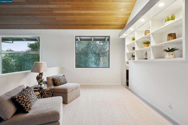 35 Tiger Tail Court, Orinda CA: https://media.crmls.org/mediaz/f9c73c10-6f92-4b45-8839-d3775398841f.jpg