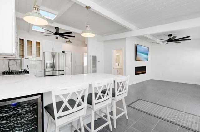 1680 B Seacoast Drive Unit B, Imperial Beach CA: https://media.crmls.org/mediaz/f9c7bcd9-1078-4465-9b39-9c84786f022f.jpg