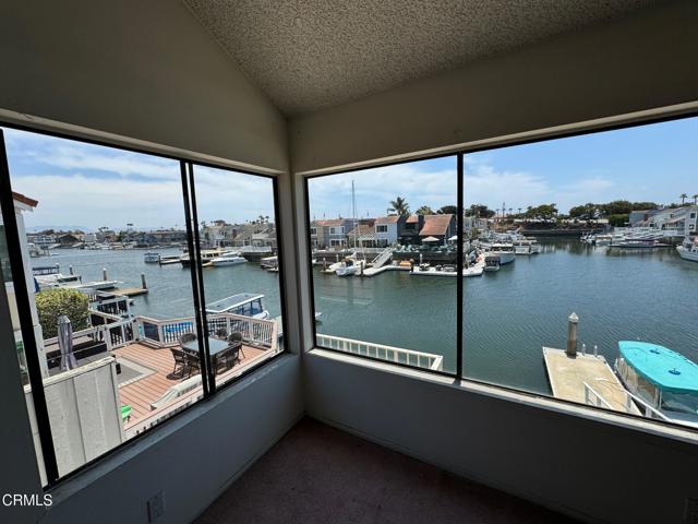 4320 Meridian Avenue, Oxnard CA: https://media.crmls.org/mediaz/f9c8033f-7f42-4665-b5e3-1a4f941759e7.jpg