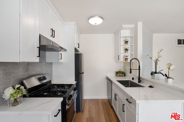 3640 Cardiff Avenue, Los Angeles CA: https://media.crmls.org/mediaz/f9c83016-5598-428e-a5db-43f7a9c56740.jpg