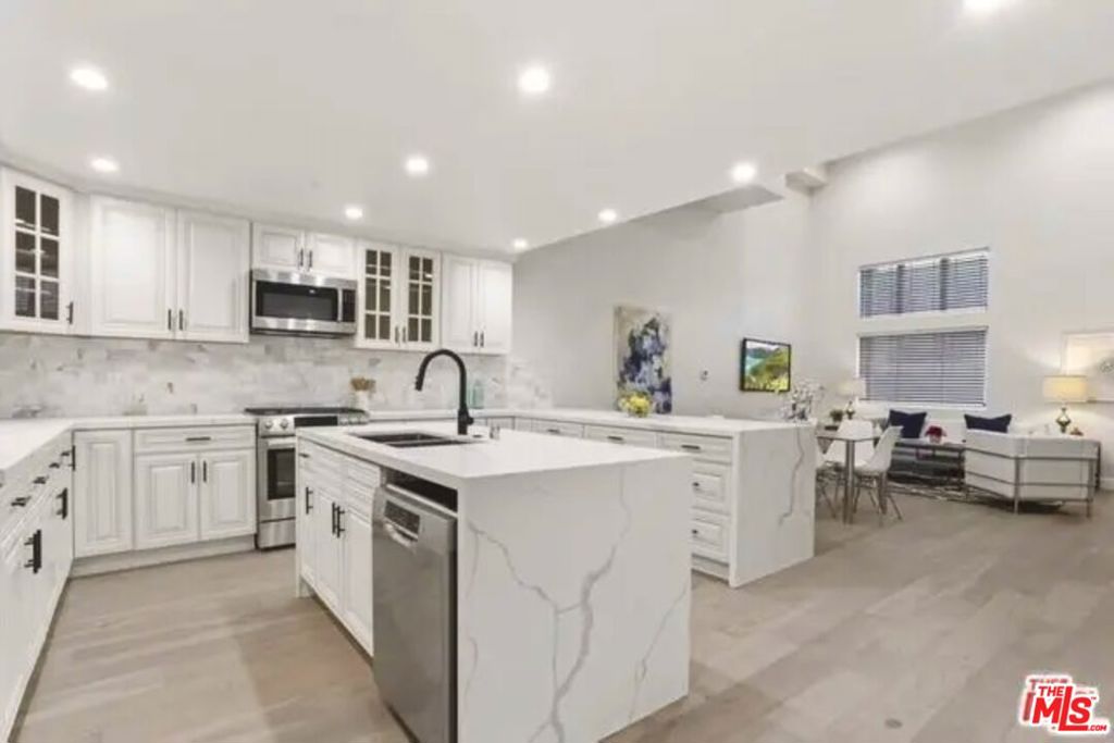 5019 Maplewood Avenue #105