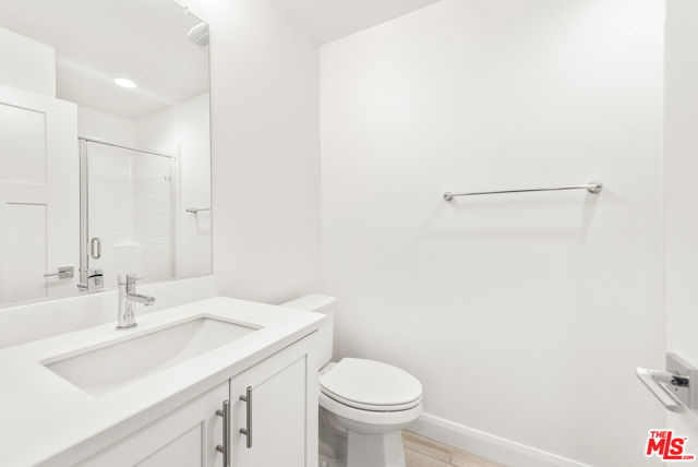 516 E Imperial Avenue, El Segundo CA: https://media.crmls.org/mediaz/f9c8ee94-557b-4592-a955-23ded35b4777.jpg
