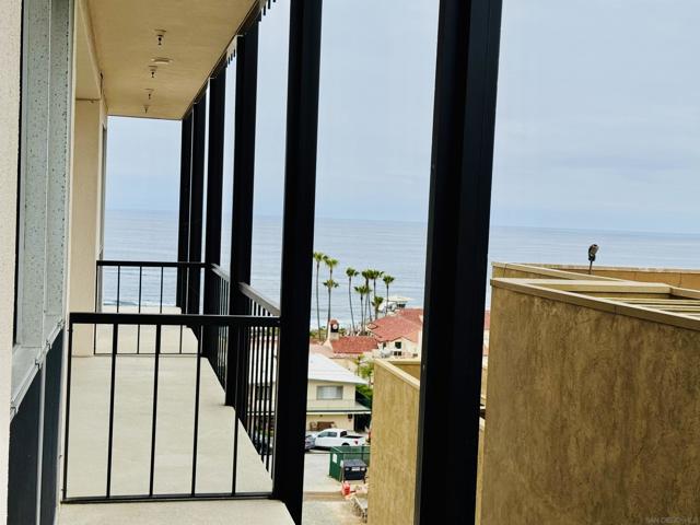 800 Prospect St, La Jolla CA: https://media.crmls.org/mediaz/f9c8f0af-64f9-4518-ab30-ee959a35192b.jpg